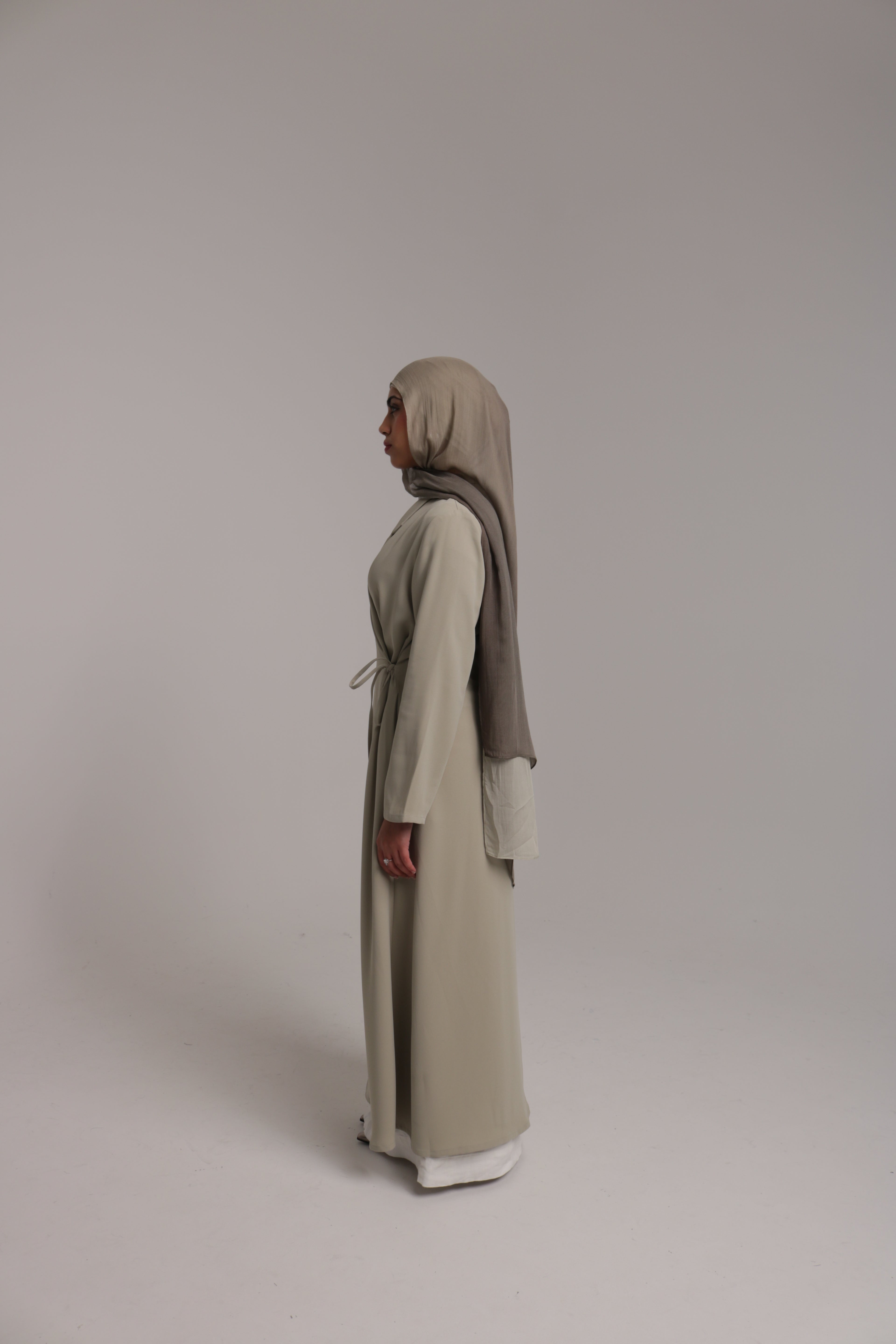 Blazer Tie Abaya - Oyster